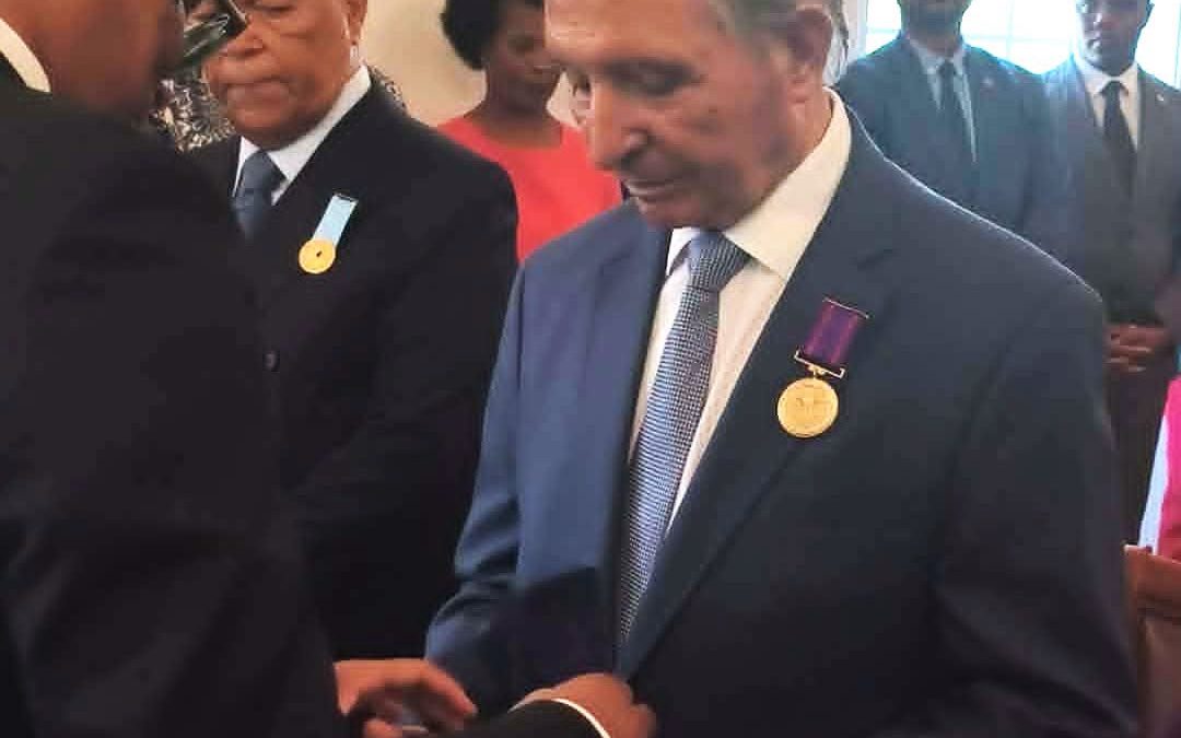 Presidente do Conselho de Administração do Grupo Lusófona e Grupo Ensinus condecorado pelo Presidente da República de Cabo Verde